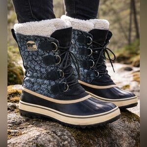 Sorel Winter Boots with Silver Snowflake Pattern Woman’s Size 8